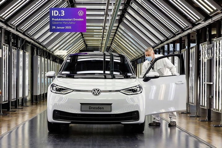 Megkezdődött az ID.3 sorozatgyártása: A drezdai Transparent Factory a Volkswagen ID. otthona lesz